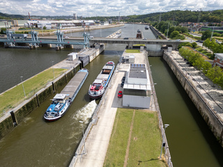 péniches cours d'eau