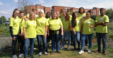 groupe de jeunes travailleurs