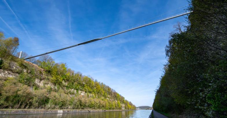le pont suspendu de Caster vu d'en bas