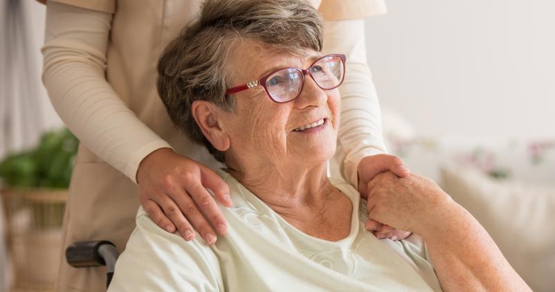 Personne âgée dans une maison de repos