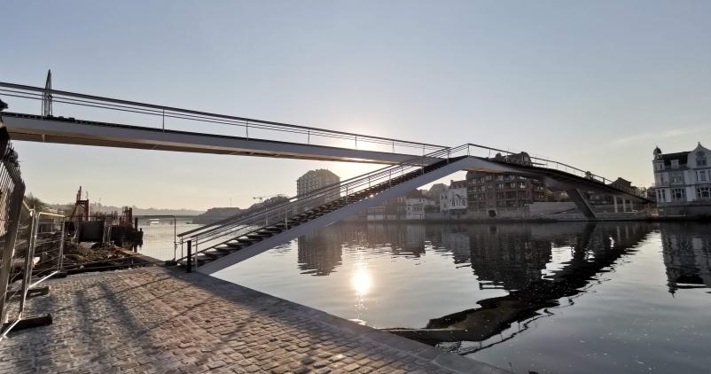 la passerelle cyclo-piétonne de Jambes