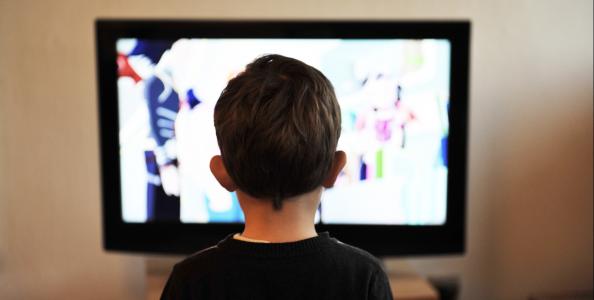 enfant devant tv