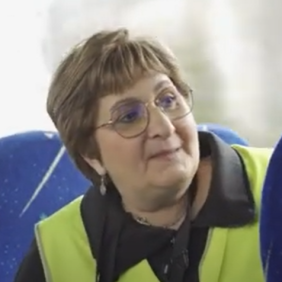accompagnatrice de bus scolaire